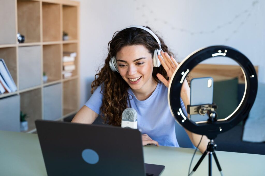 7 Monthly Subscriptions That Help Creators Save Time And Earn More