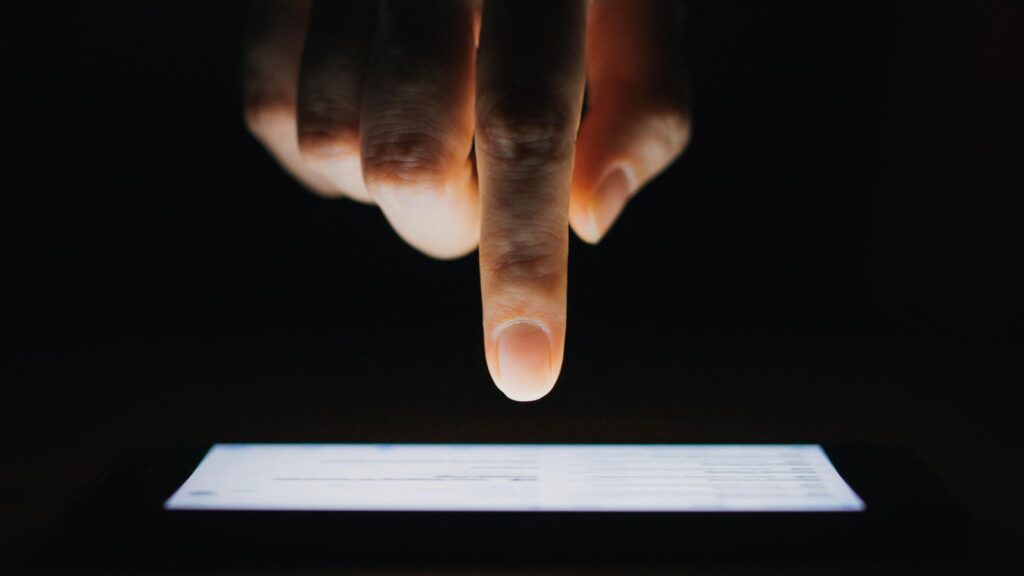 Delete Any Texts On Your Phone That Include These 3 Letters