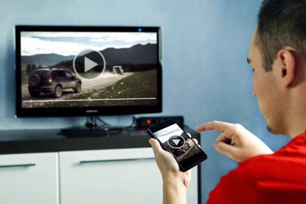 These Are the 7 Best Smartphone Apps for Smart TVs