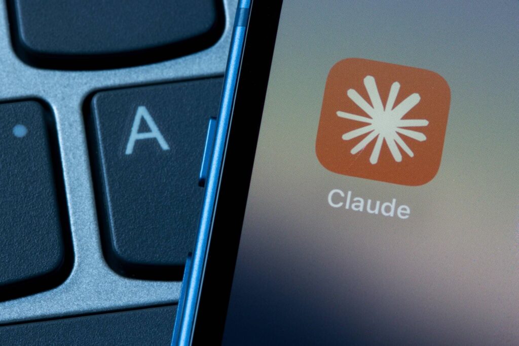 You Can Now Speak to the Best ChatGPT Alternative With Your Voice