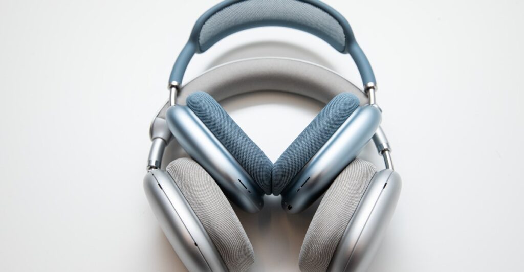 AirPods Max vs. Picun F8 Pro: testing the knockoffs vs. the real thing