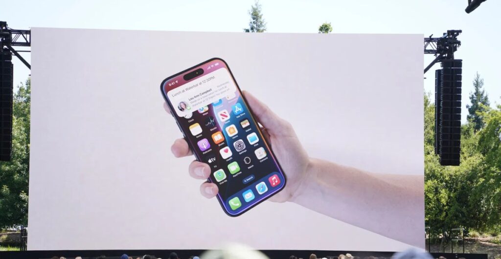 Apple punts on Siri updates as it struggles to keep up in the AI race