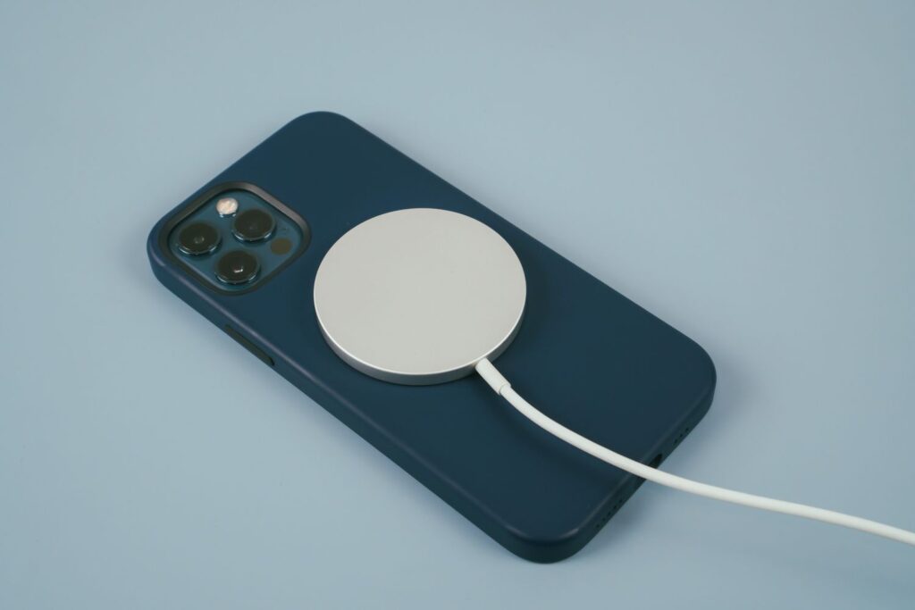 New MagSafe Charger Supports Qi 2.2 for Quicker iPhone Power-Ups