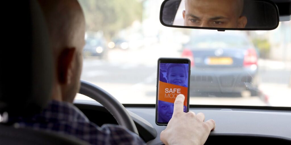 Smartphone-Blocking Tech Prevents Driver Distraction Crashes Smartphone-Blocking Tech Prevents Driver Distraction Crashes