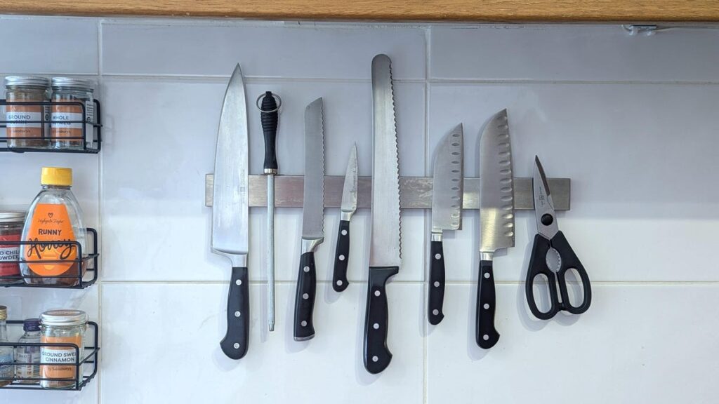 3 Reasons Every Kitchen Needs a Magnetic Knife Strip