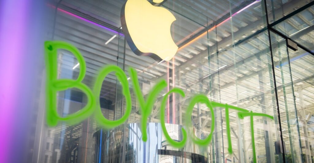 Apple’s 5th Ave store spray-painted to protest ‘climate hypocrisy’