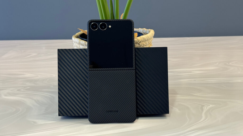 Z Flip 7 in case