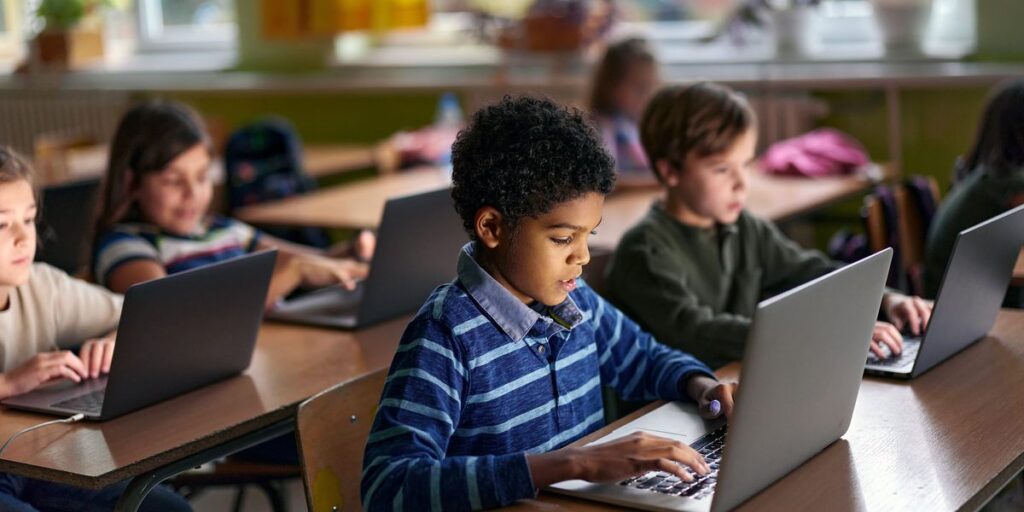 Early Computer Science Education Sparks Interest