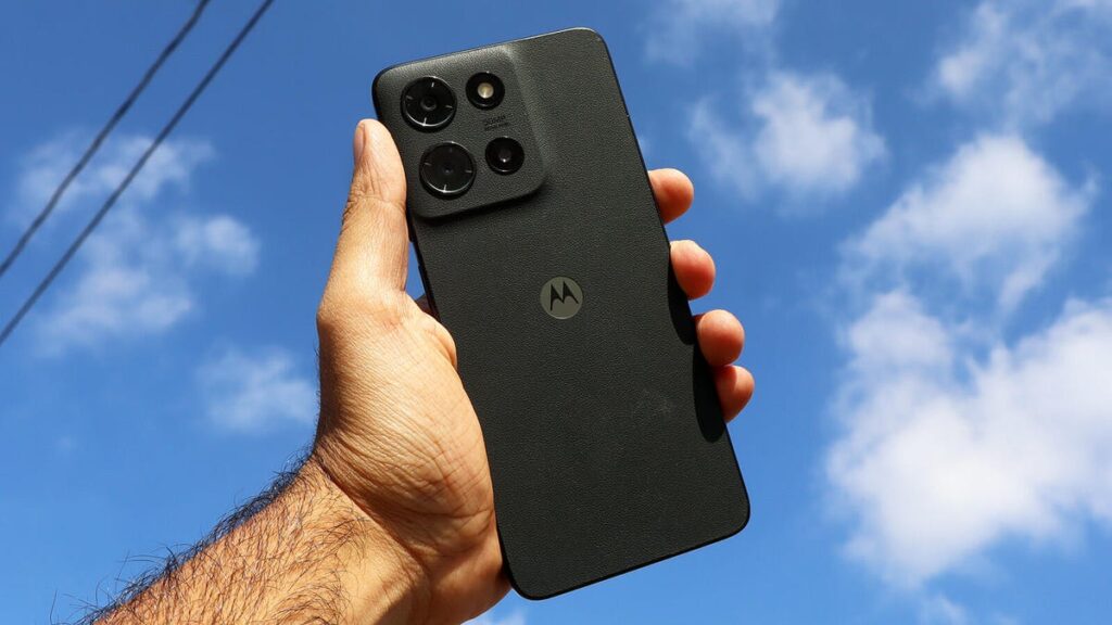 This $200 Motorola phone has no business being this good for the price This $200 Motorola phone has no business being this good for the price