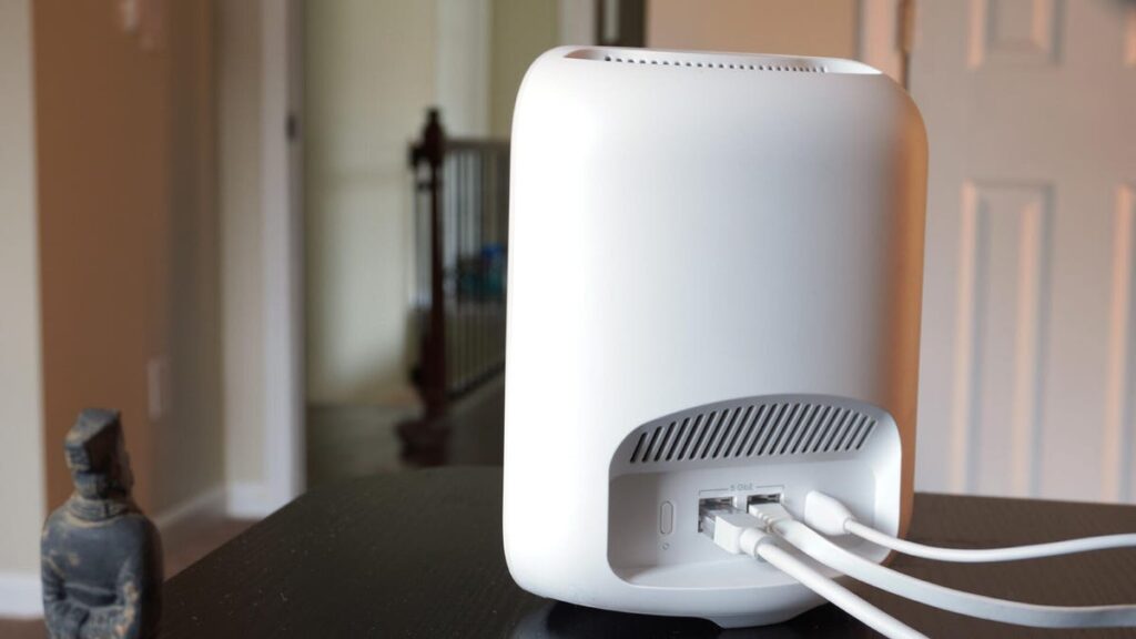 Should you upgrade to mesh? I compared it with a traditional Wi-Fi router, and here's my advice