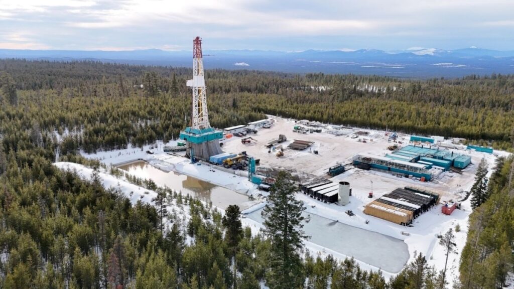 Khosla-backed Mazama taps super-hot rocks in race to deliver 24/7 power A geothermal drilling rig sits in a forest in Oregon.