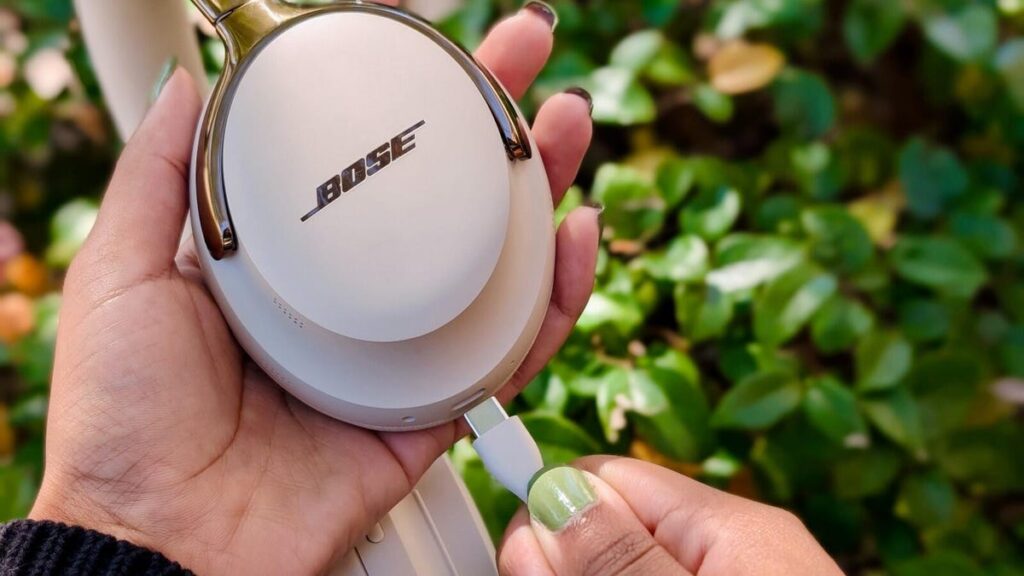 These Bose headphones took my favorite AirPods Max battery feature - and did it even better